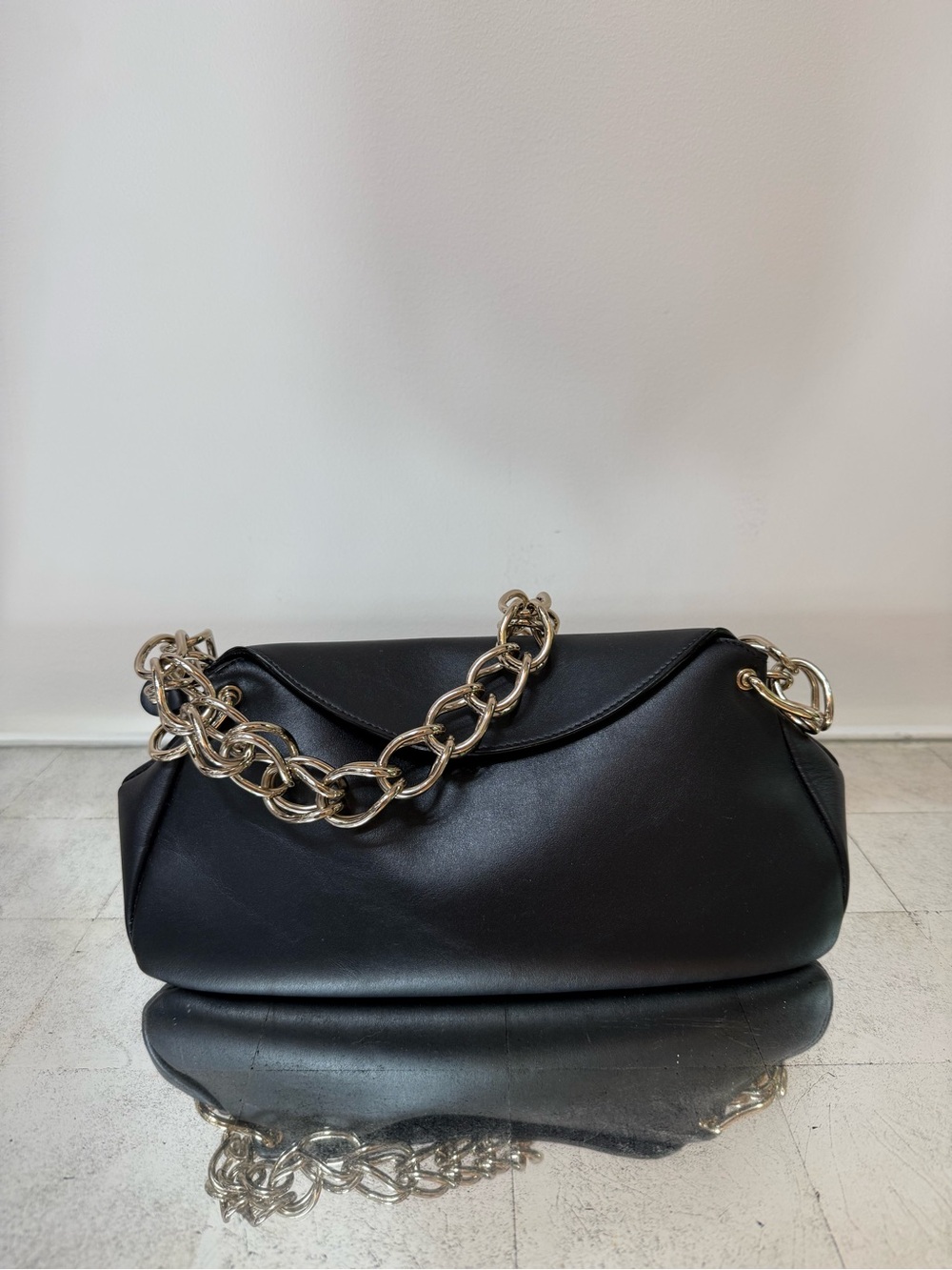 Chloé Juana Black Leather Shoulder Bag with Gold Chain
